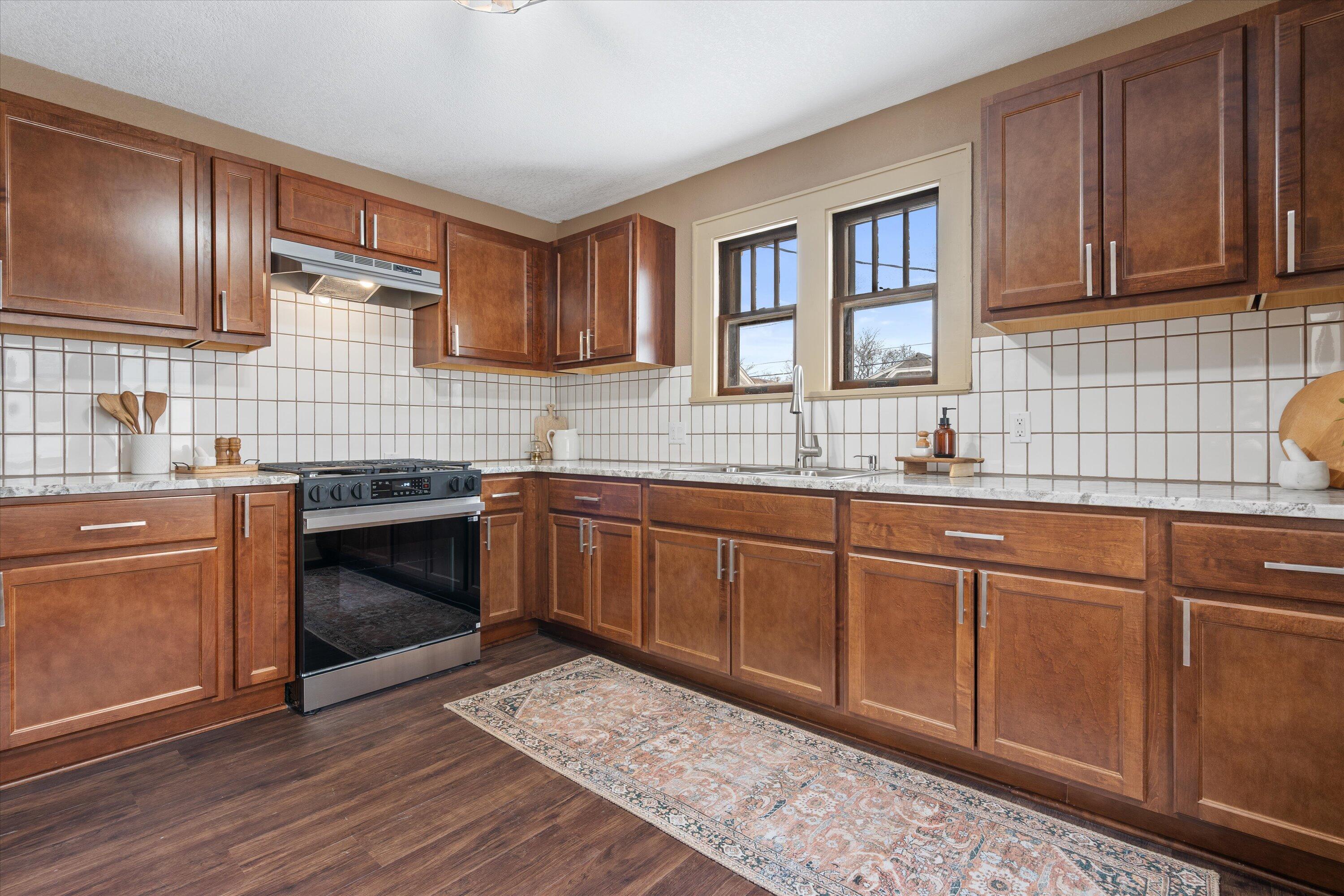 5352 North 39th Street, Unit 5352A Milwaukee, WI 53209 - Photo 16 of 42 Ample Cabinets and Counter Space