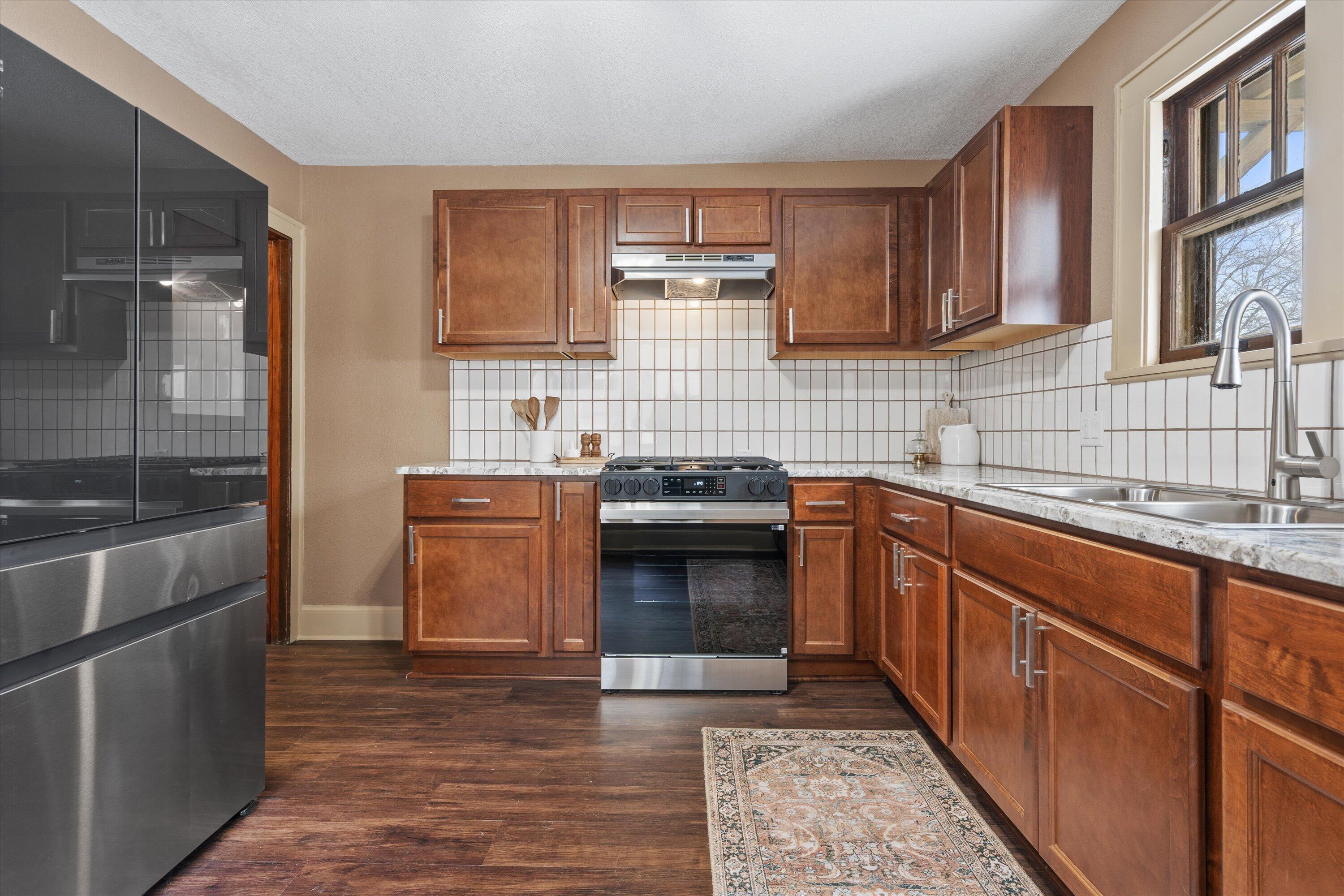 5352 North 39th Street, Unit 5352A Milwaukee, WI 53209 - Photo 18 of 42 Dual sinks w/ garbage disposal