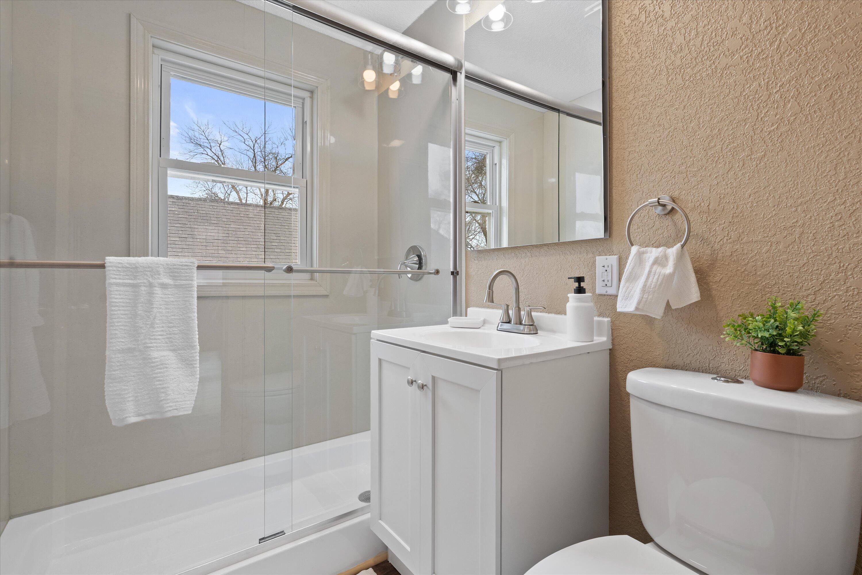 5352 North 39th Street, Unit 5352A Milwaukee, WI 53209 - Photo 26 of 42 Upper Level Bath