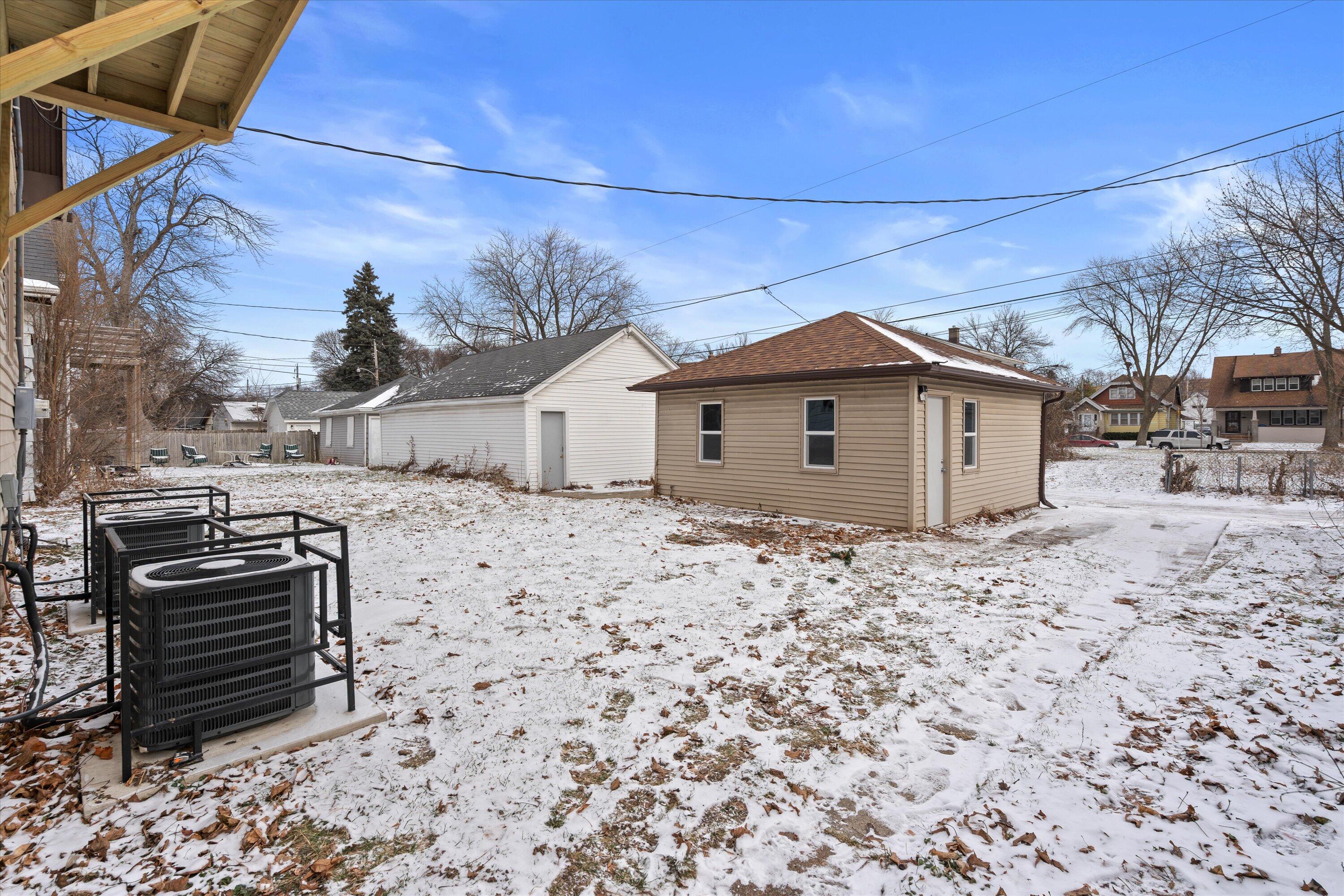 5352 North 39th Street, Unit 5352A Milwaukee, WI 53209 - Photo 37 of 42 Large Back Yard