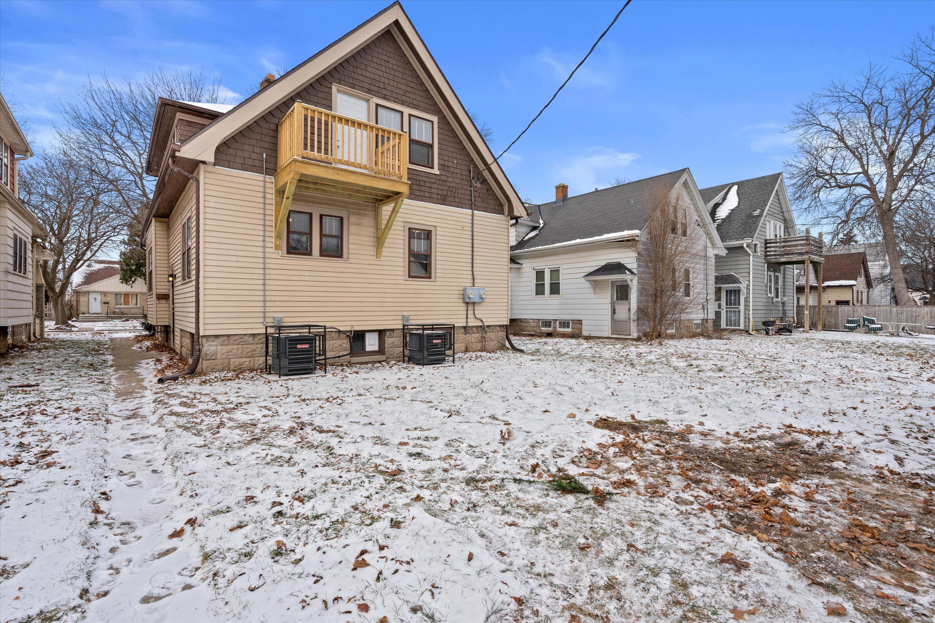 5352 North 39th Street, Unit 5352A Milwaukee, WI 53209 - Photo 39 of 42 Walkway from garage