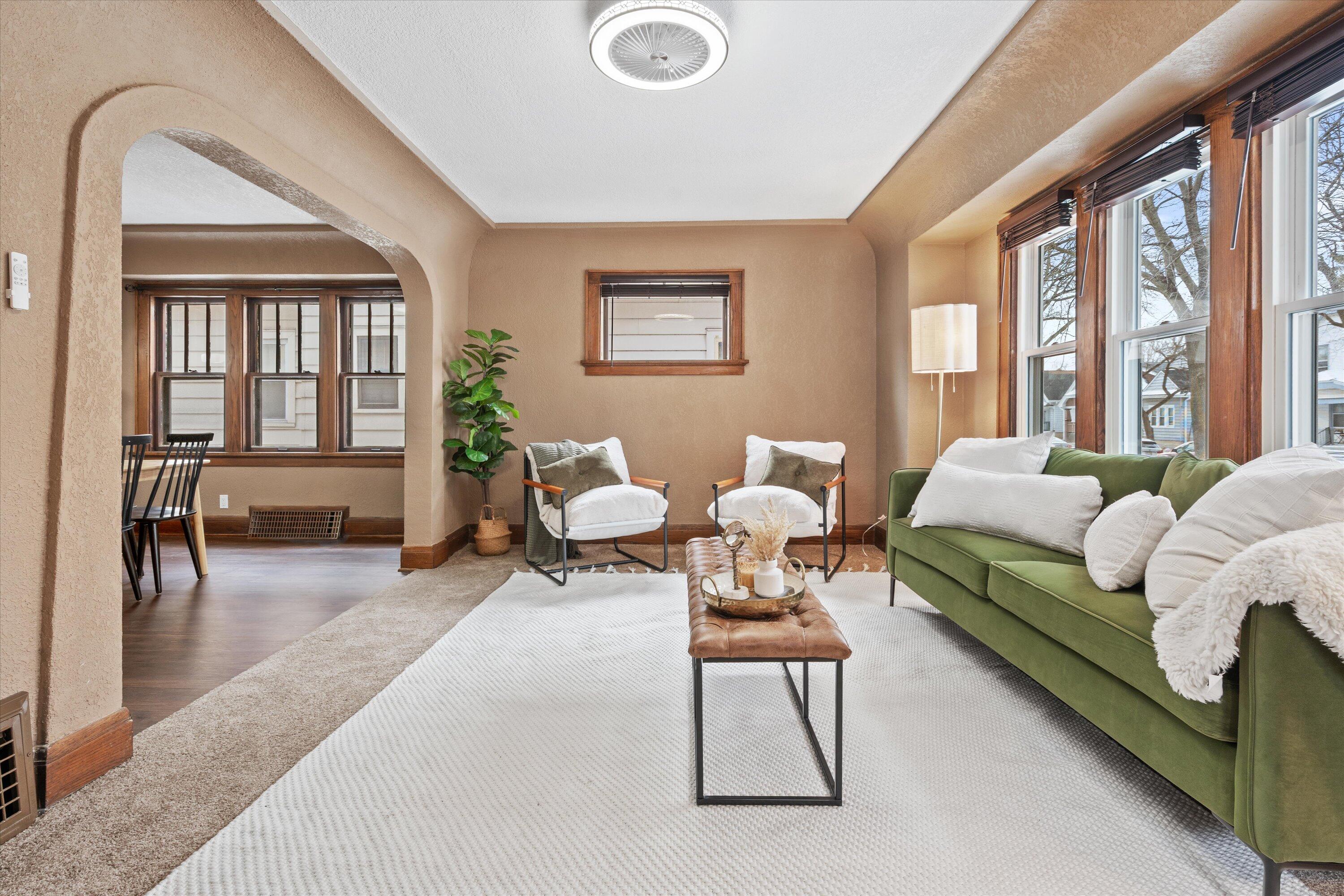 5352 North 39th Street, Unit 5352A Milwaukee, WI 53209 - Photo 6 of 42 New blinds