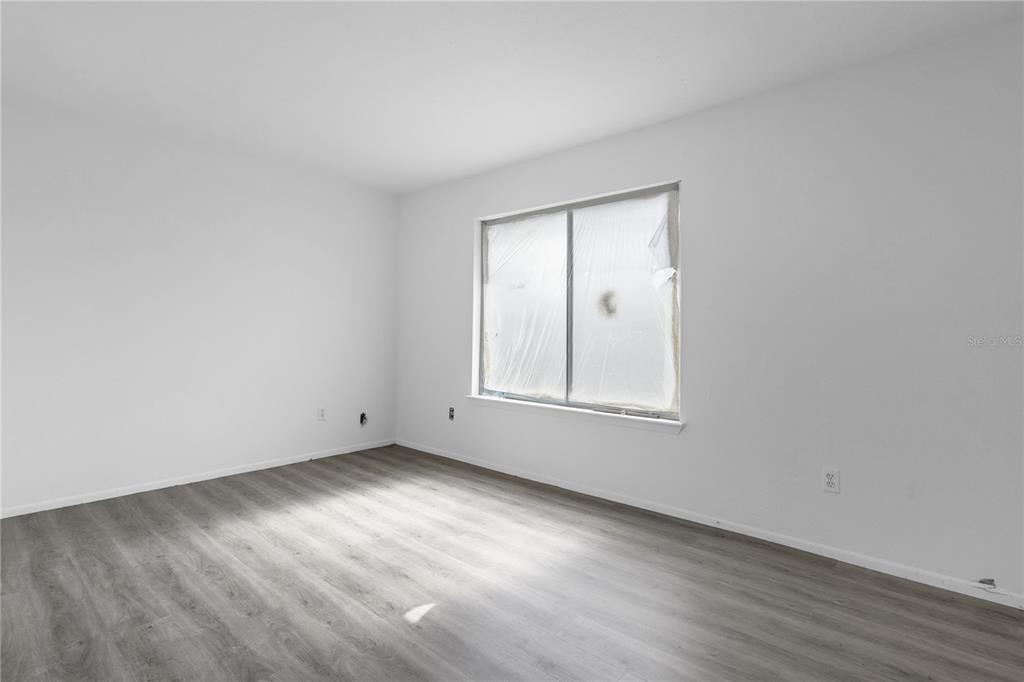 4025 Billingsgate Road, Unit 2004 Orlando, FL 32839 - Photo 17 of 23 an empty room with wooden floor and windows