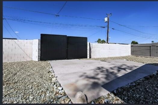 8644 West Mountain View Road Peoria, AZ 85345 - Photo 34 of 35 a bedroom with a bed and a cabinets