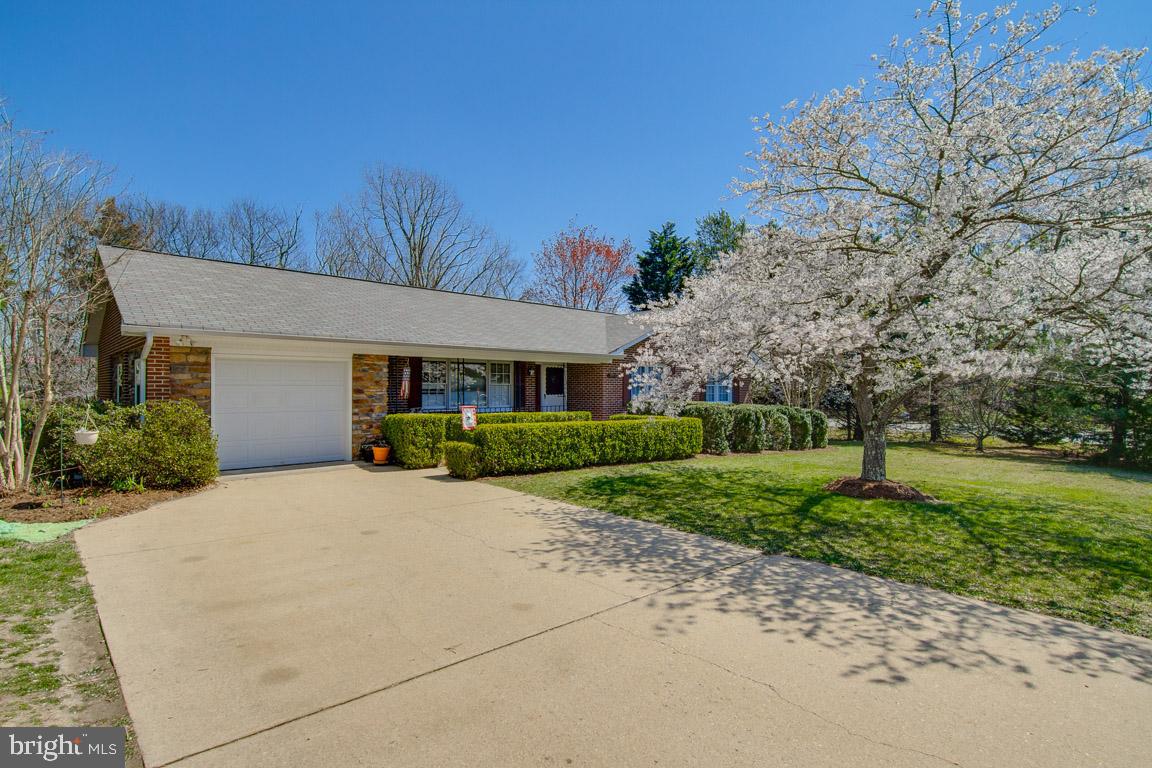 2191 Sebastian Road Fredericksburg, VA 22405 - Photo 2 of 34 Extra-Wide Driveway