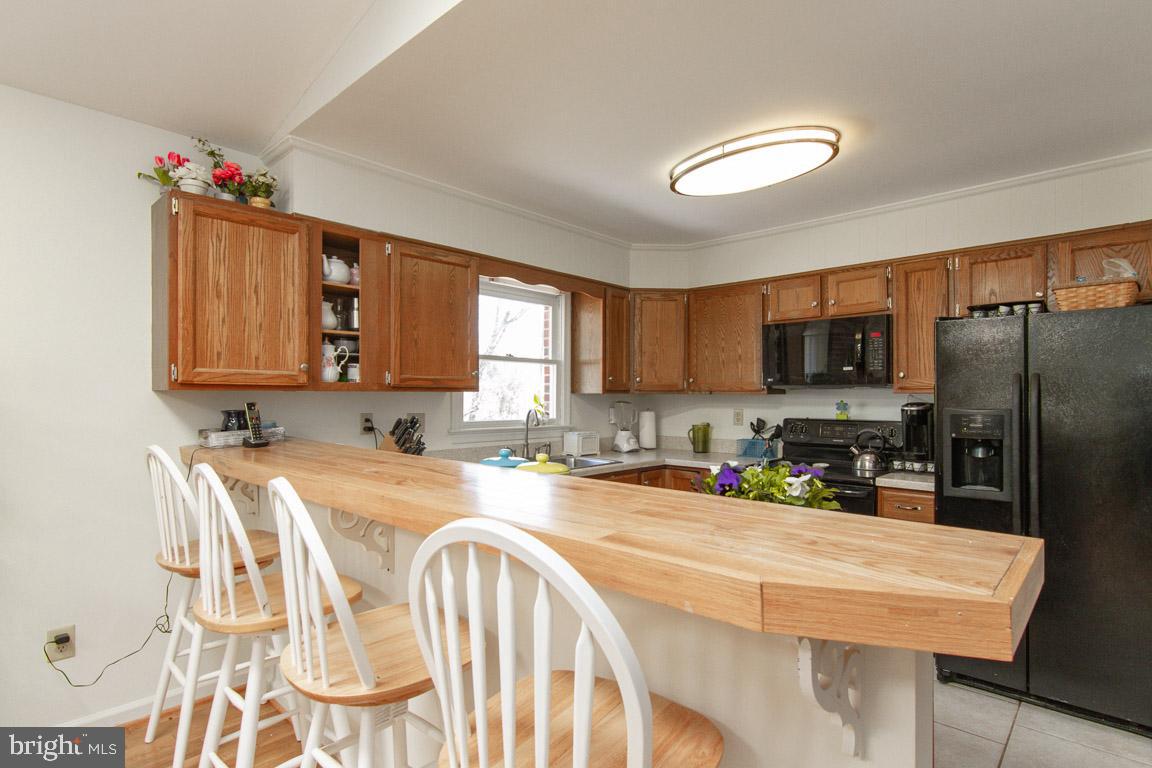 2191 Sebastian Road Fredericksburg, VA 22405 - Photo 12 of 34 Breakfast Bar