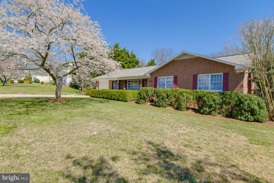 2191 Sebastian Road Fredericksburg, VA 22405 - Photo 3 of 34 Beautiful Landscaping