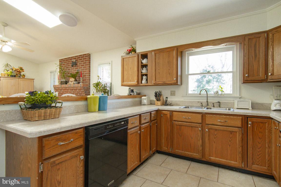 2191 Sebastian Road Fredericksburg, VA 22405 - Photo 8 of 34 Kitchen