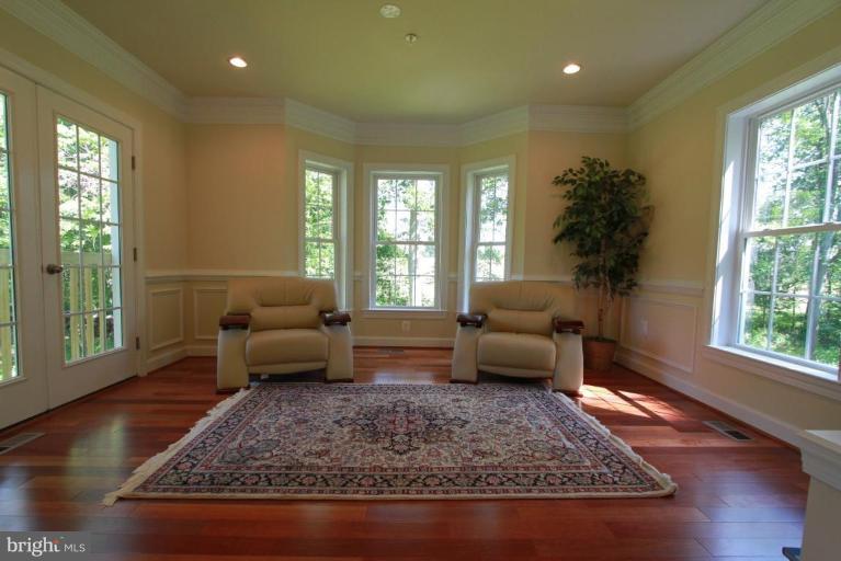 41420 Red Hill Road Leesburg, VA 20175 - Photo 10 of 30 Living Room