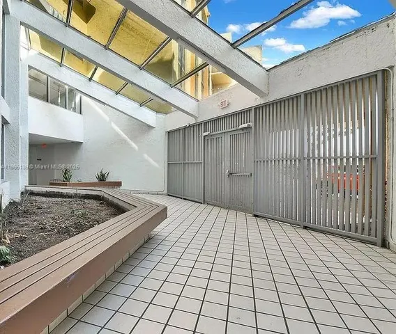 a view of utility room