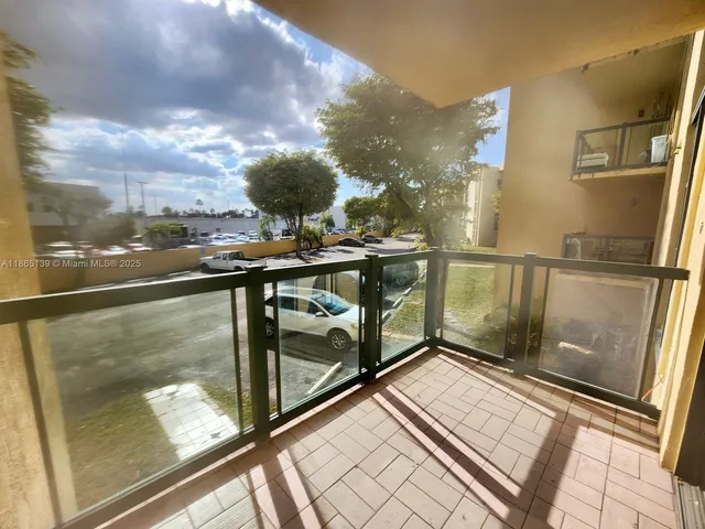 a view of terrace with sky view