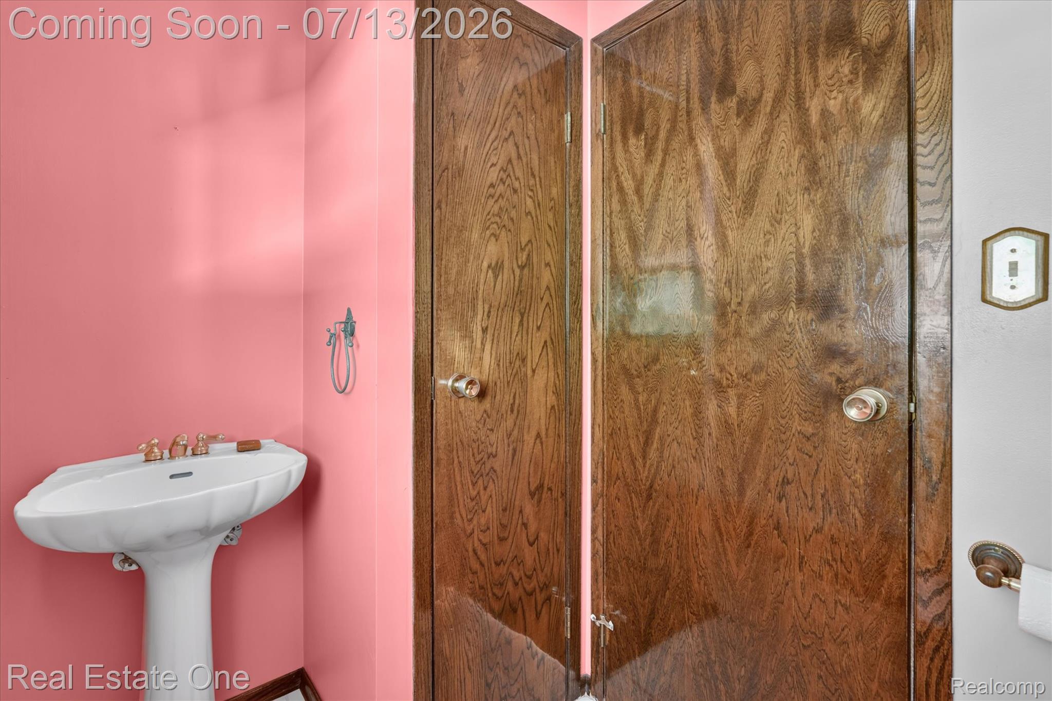 6039 Fish Lake Road Holly, MI 48442 - Photo 33 of 70 main floor guest bath