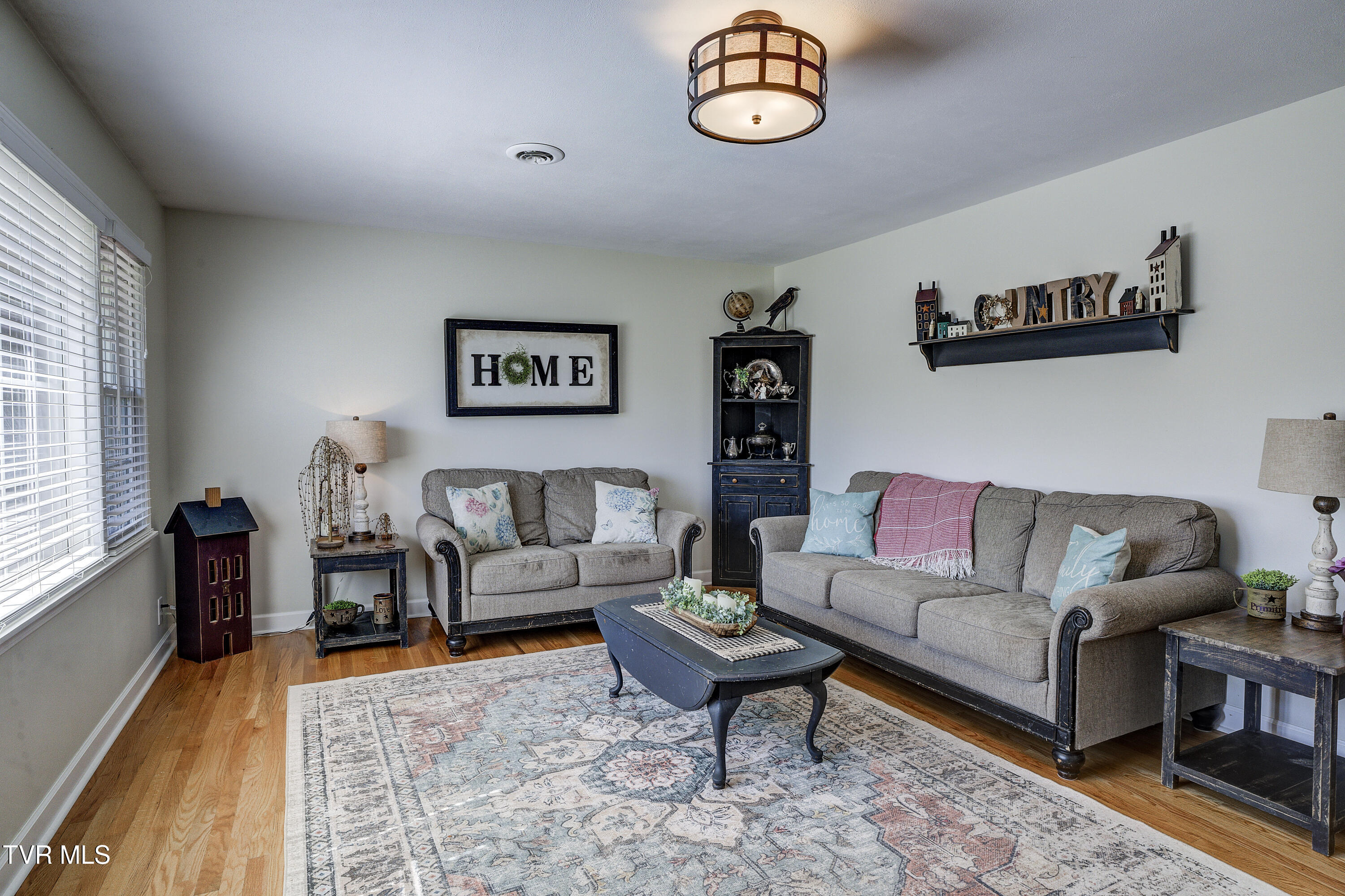 610 Ridgeview Drive Johnson City, TN 37604 - Photo 4 of 54 Ridgefield-1