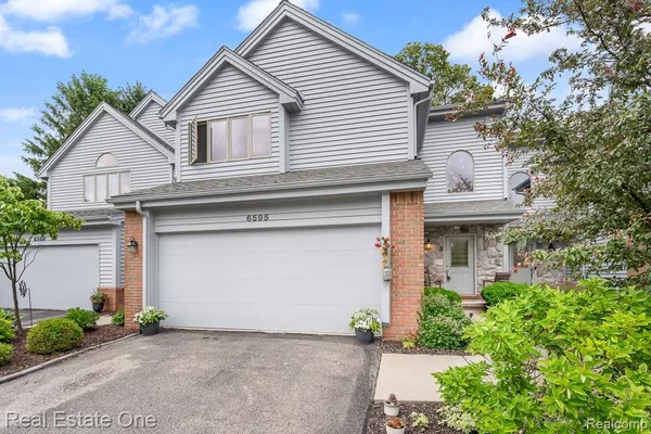 $300,000 | 6595 Scenic Pines Court, Clarkston, MI 48346