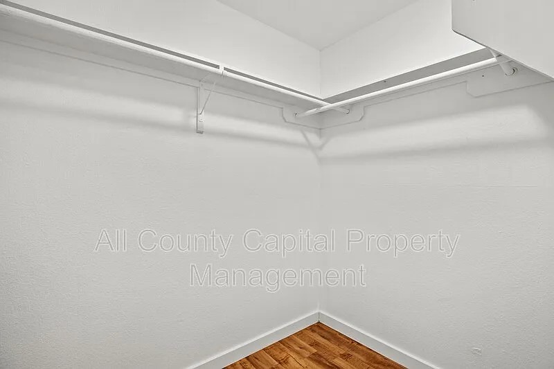 404 West 35th Street, Unit 101 Austin, TX 78705 - Photo 9 of 10 a view of a small space