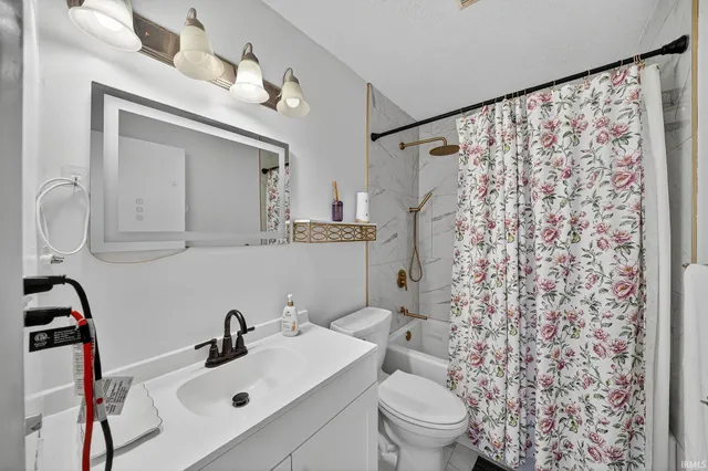 $270,000 | 11185 Idlewood Drive, Osceola, IN 46561