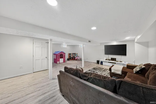 $270,000 | 11185 Idlewood Drive, Osceola, IN 46561