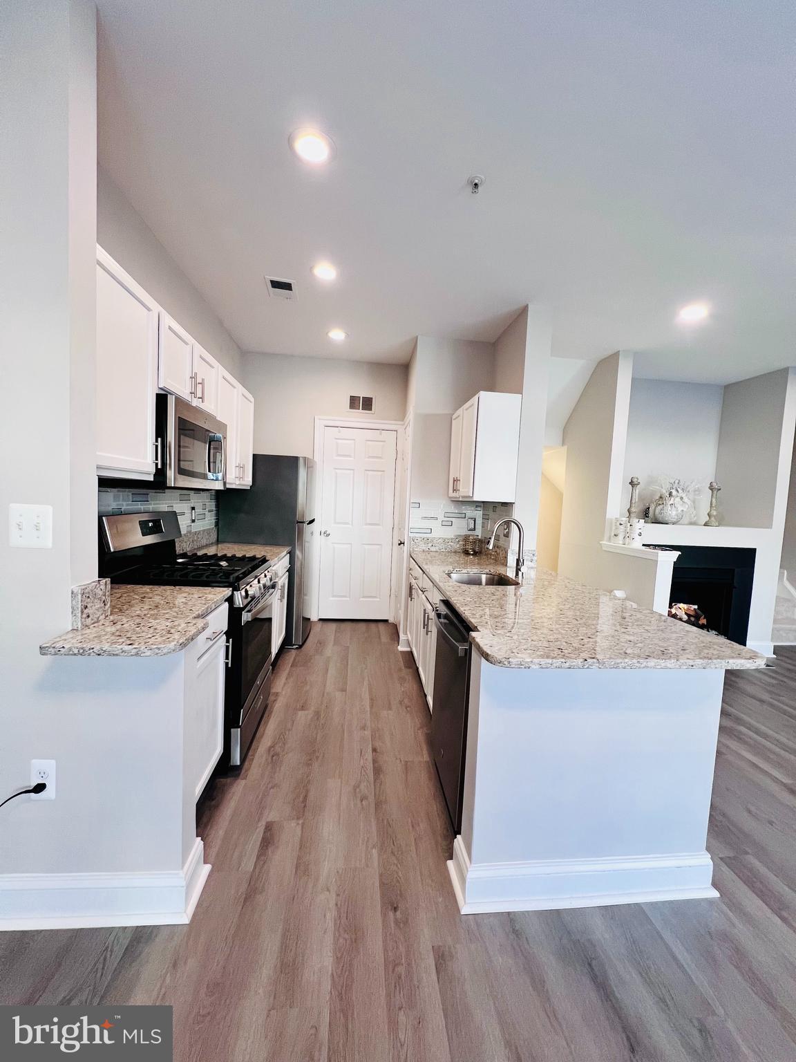 46375 Pryor Square Sterling, VA 20165 - Photo 2 of 7