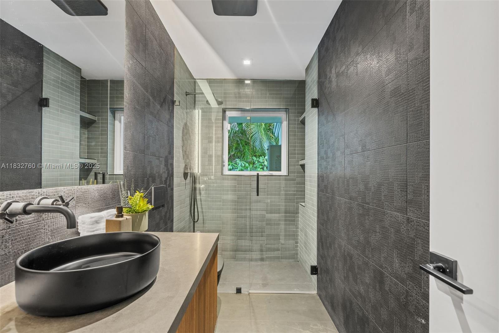 4800 Bay Point Road Miami, FL 33137 - Photo 41 of 74 a bathroom with a bathtub and a sink