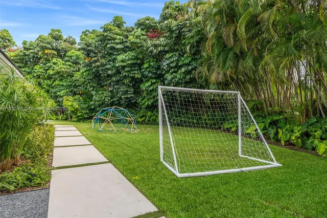 $7,500,000 | 4800 Bay Point Road, Miami, FL 33137