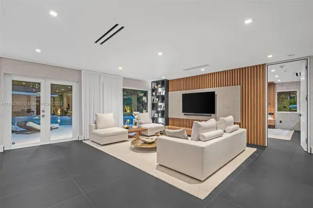 $7,500,000 | 4800 Bay Point Road, Miami, FL 33137