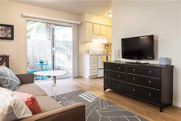 $750 | 4209 Avenue B, Unit 208, Austin, TX 78751