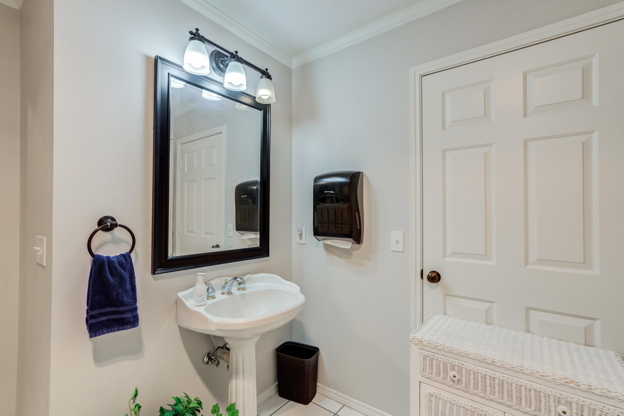 8511 C R 6920 Lubbock, TX 79407 - Photo 42 of 56 8511-CR-6920_Lubbock-TX_12_Bathroom-2