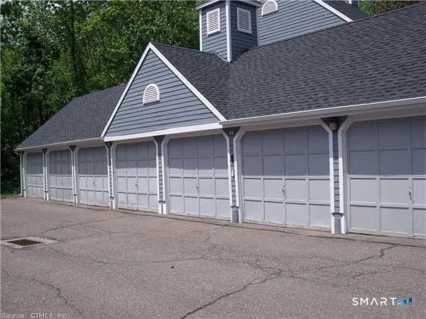 $2,200 | 26 Farmington Meadow Drive, Unit 26, Farmington, CT 06032