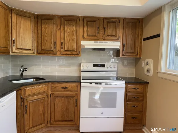 $2,200 | 26 Farmington Meadow Drive, Unit 26, Farmington, CT 06032
