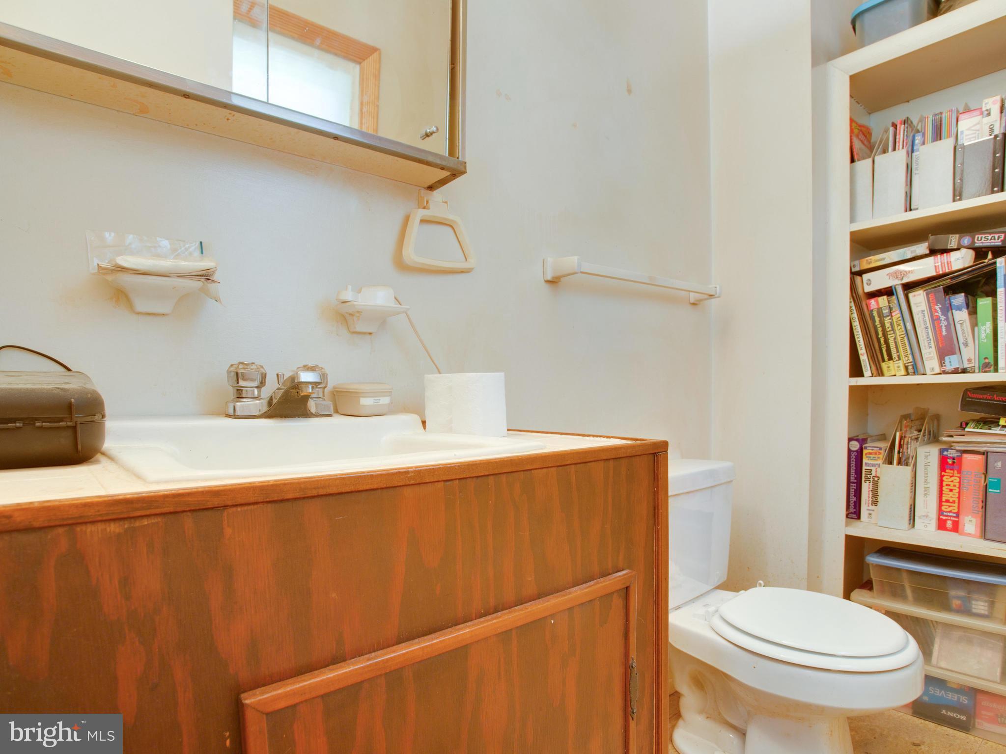 13816 Gilbert Road Woodbridge, VA 22193 - Photo 15 of 29 Bath (Master)
