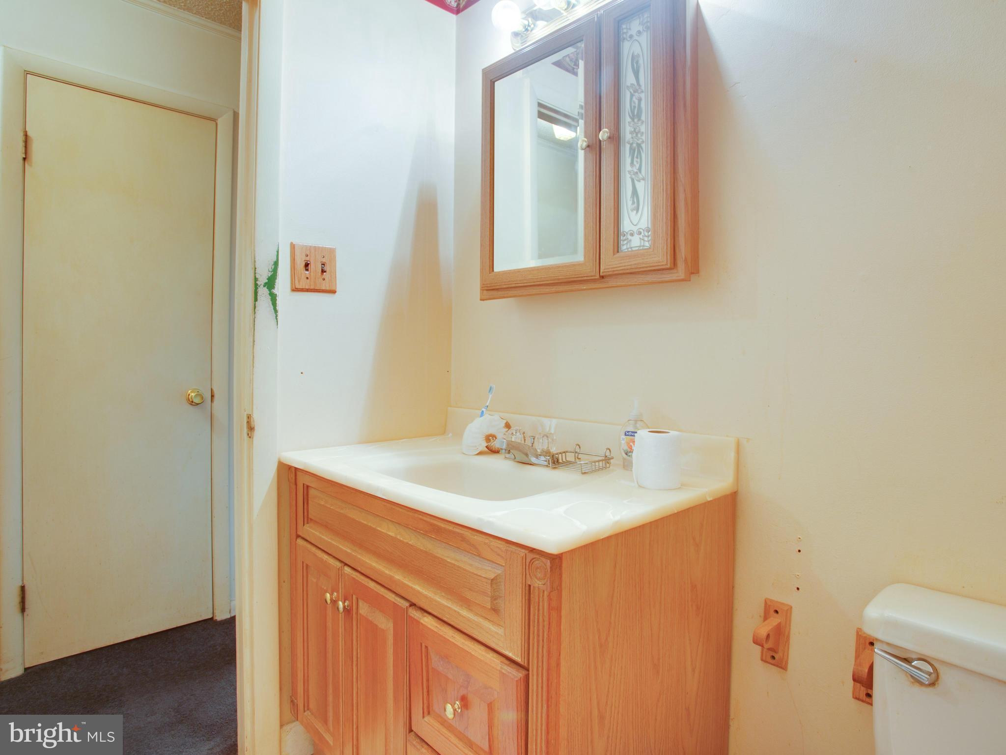 13816 Gilbert Road Woodbridge, VA 22193 - Photo 17 of 29 Bath