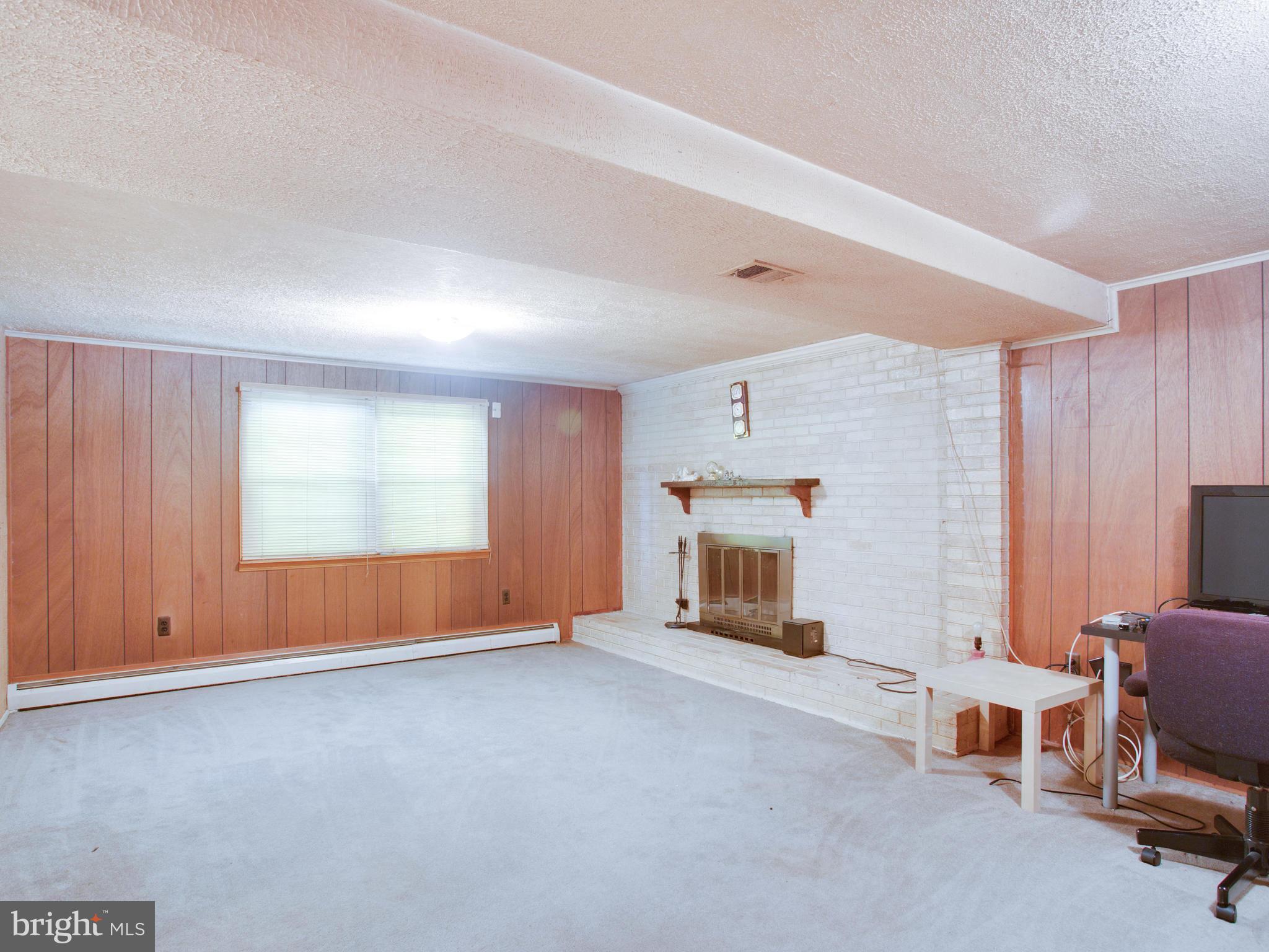 13816 Gilbert Road Woodbridge, VA 22193 - Photo 18 of 29 Family Room