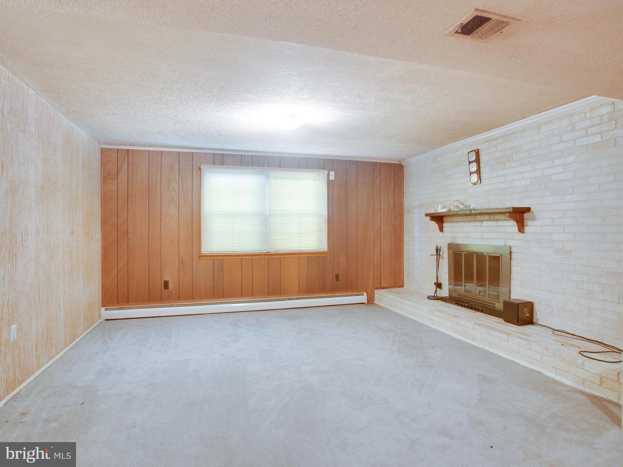 13816 Gilbert Road Woodbridge, VA 22193 - Photo 19 of 29 Family Room