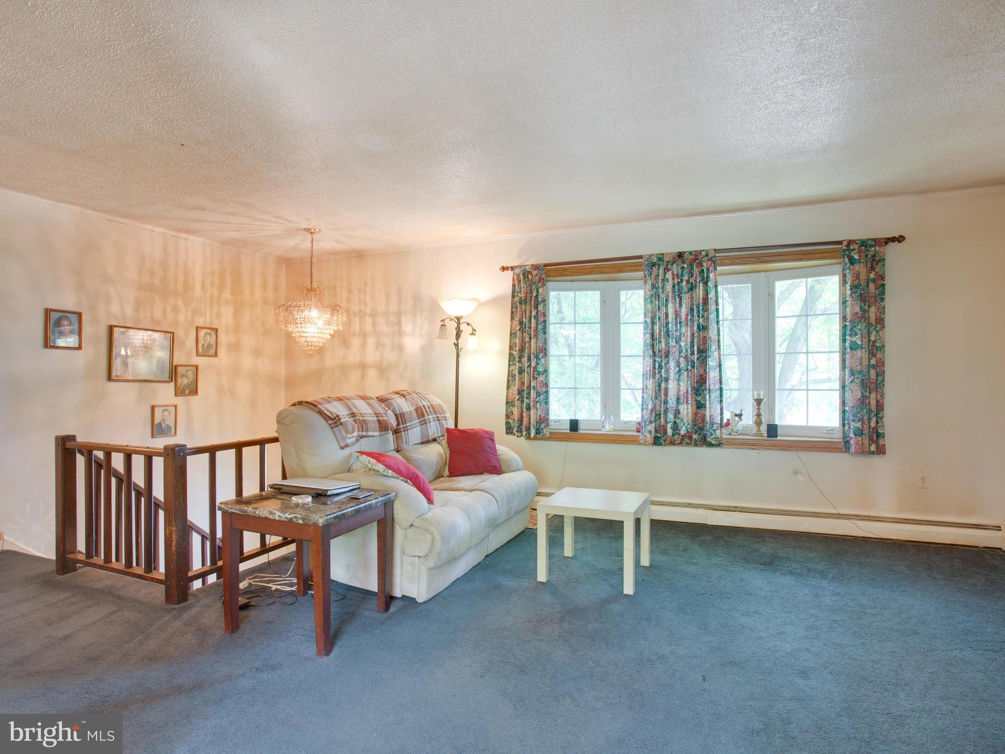 13816 Gilbert Road Woodbridge, VA 22193 - Photo 10 of 29 Living Room