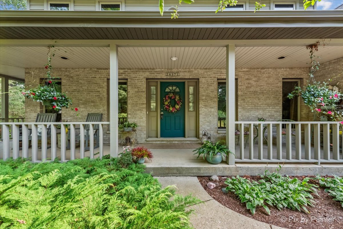 28971 Fox Street Cary, IL 60013 - Photo 4 of 51 a front view of a house