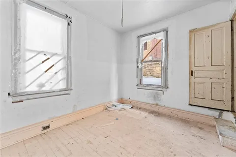 a view of empty room with window