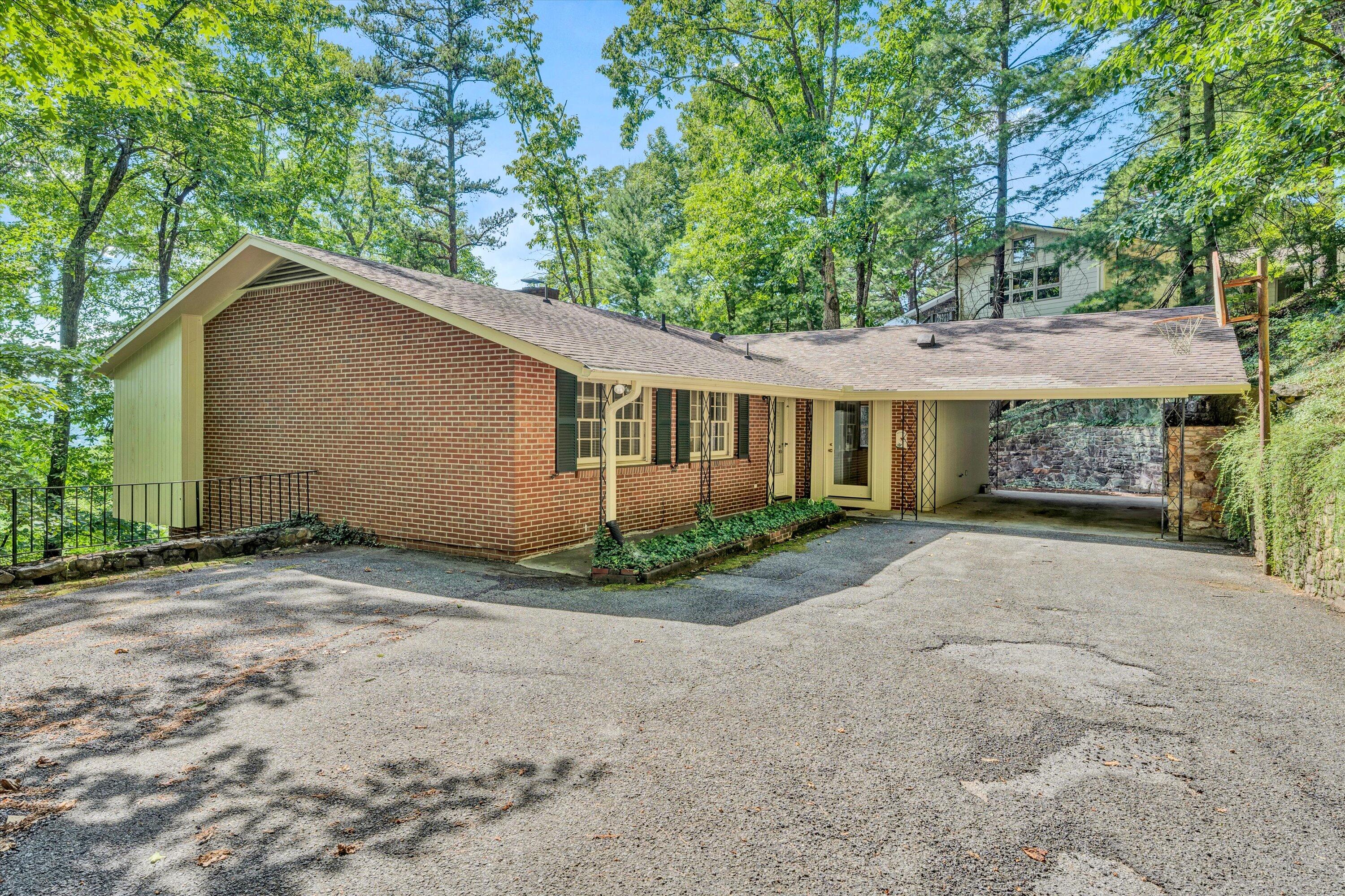 3418 West Ridge Road Southwest Roanoke, VA 24014 - Photo 1 of 34 Main