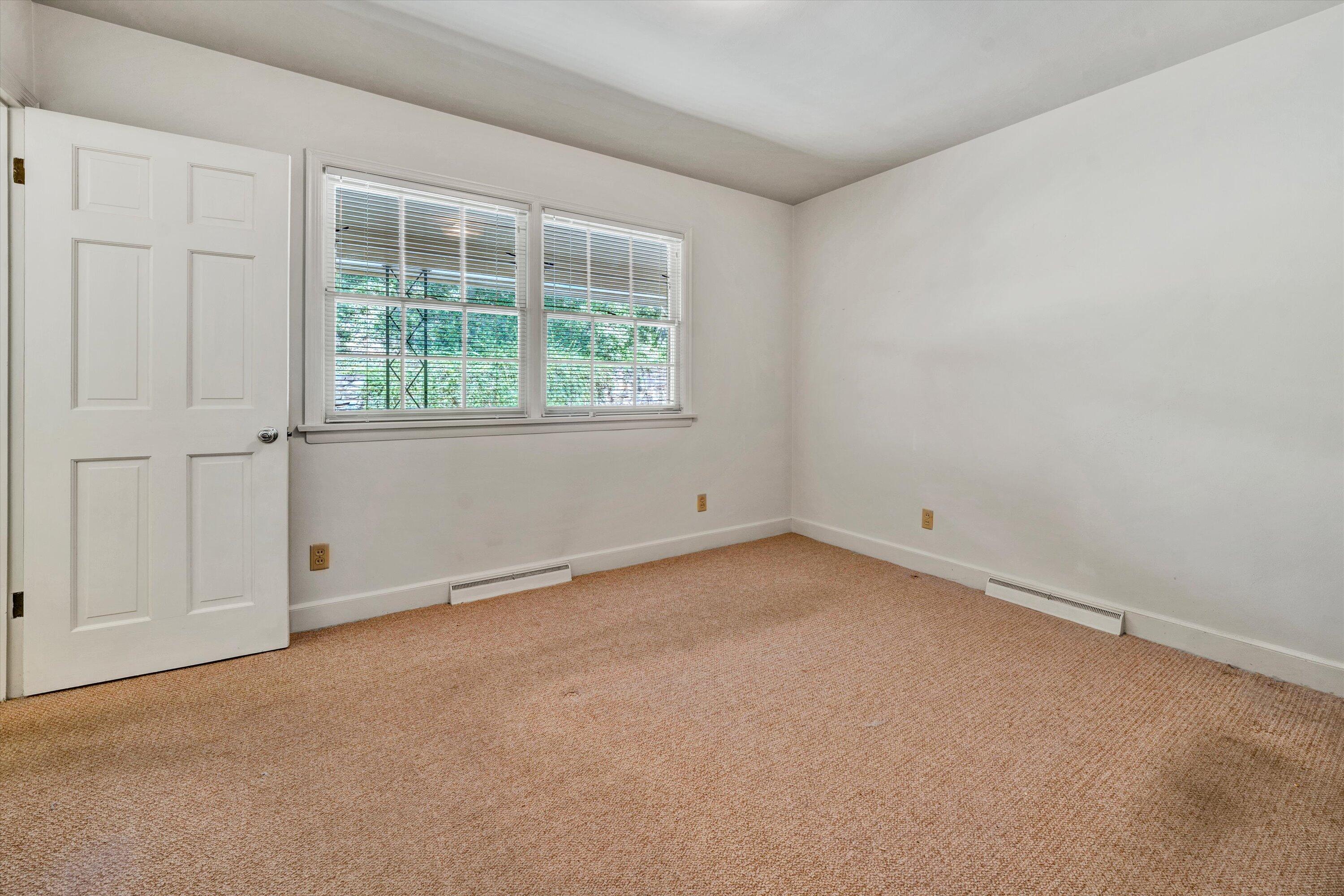 3418 West Ridge Road Southwest Roanoke, VA 24014 - Photo 17 of 34 18-071120240142