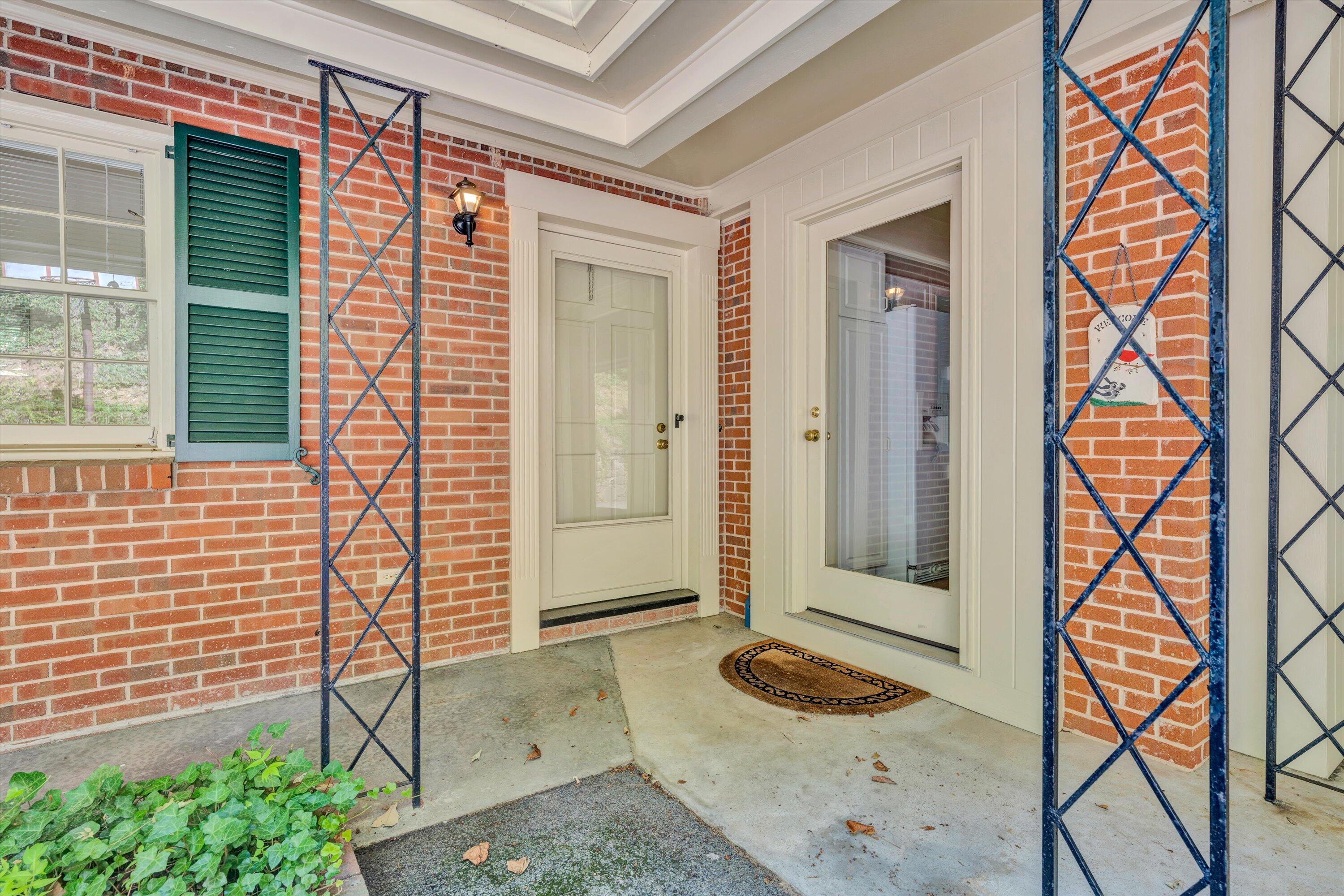 3418 West Ridge Road Southwest Roanoke, VA 24014 - Photo 2 of 34 03-071120240158
