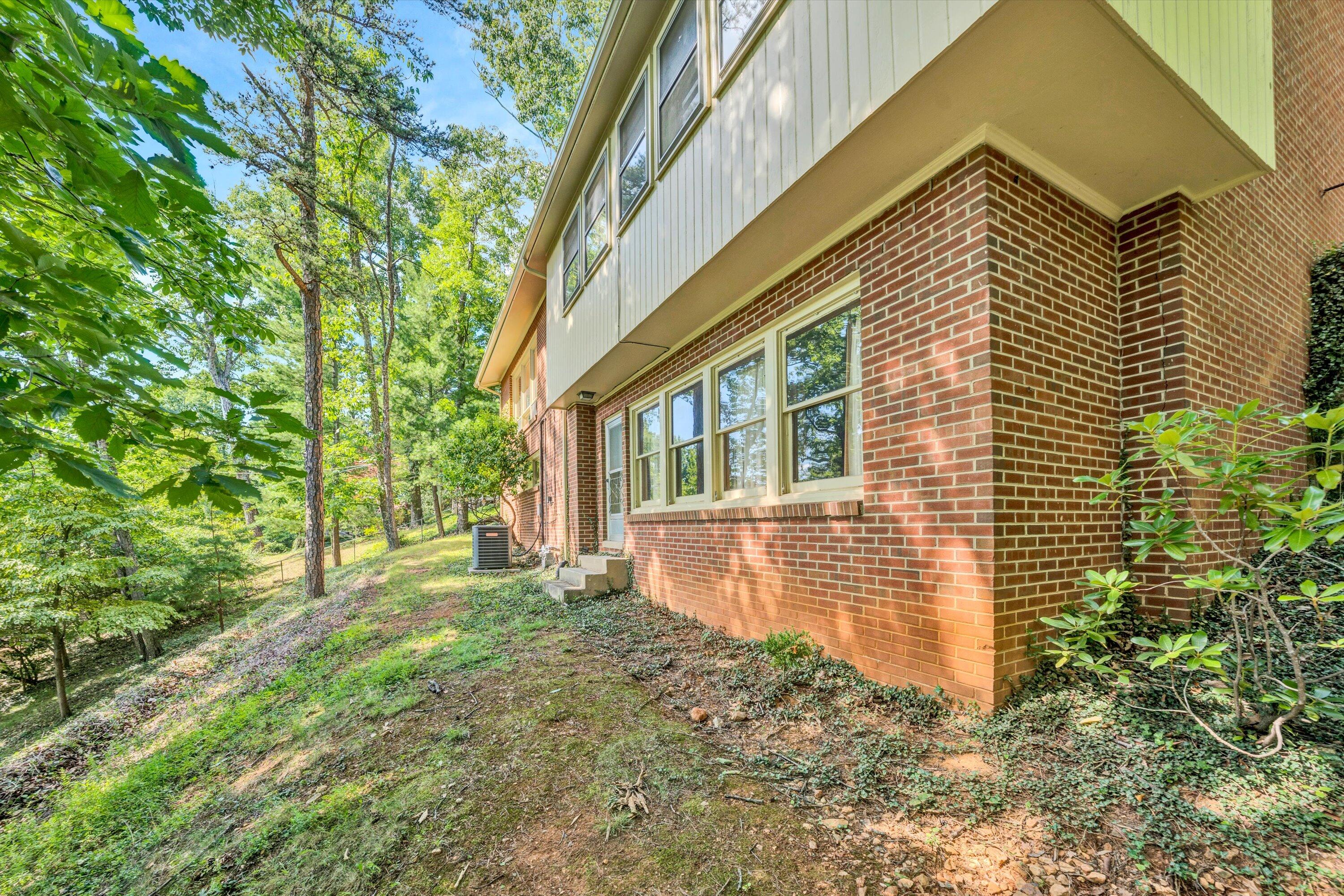 3418 West Ridge Road Southwest Roanoke, VA 24014 - Photo 28 of 34 29-071120240155