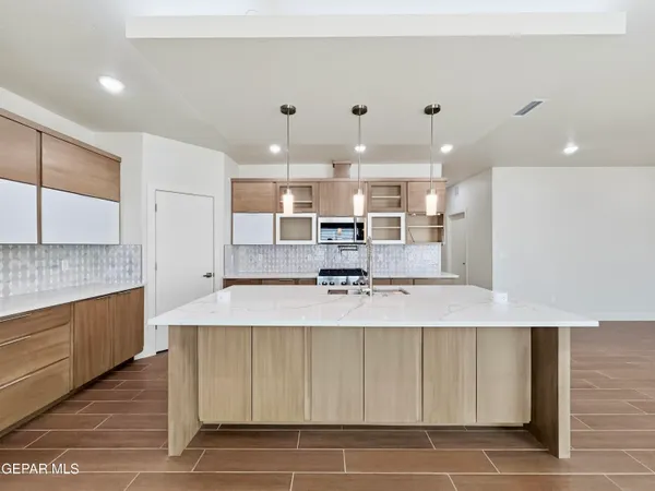 $359,950 | 7409 Norte Mesa Lane, El Paso, TX 79934