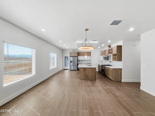 $359,950 | 7409 Norte Mesa Lane, El Paso, TX 79934