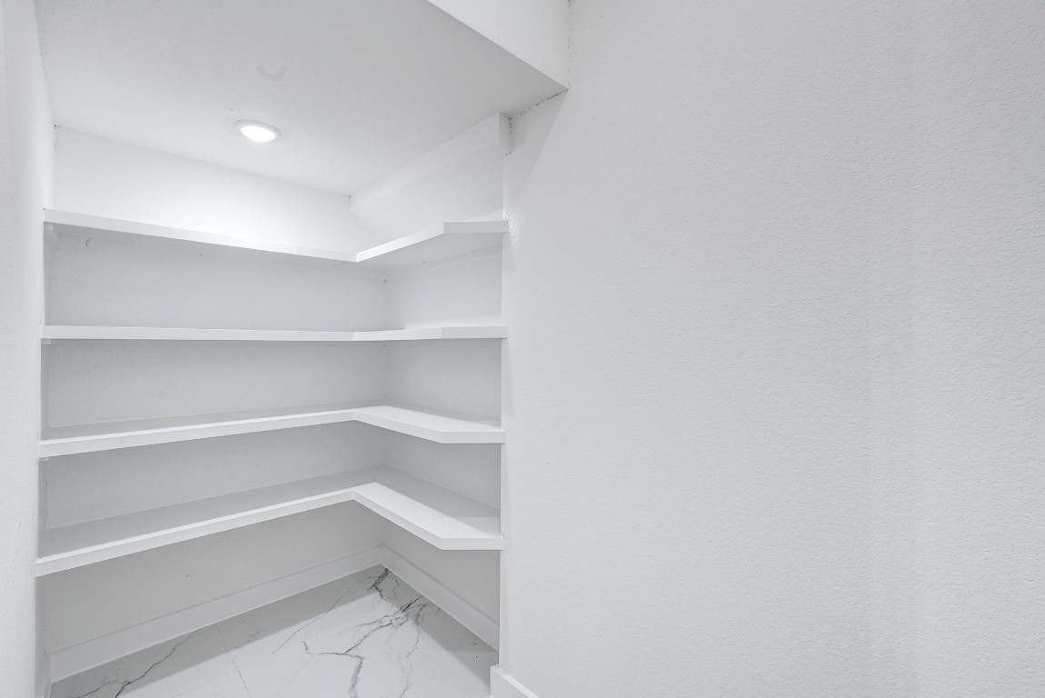 90 Burress Street, Unit B Houston, TX 77022 - Photo 15 of 31 a view of an empty walk in closet