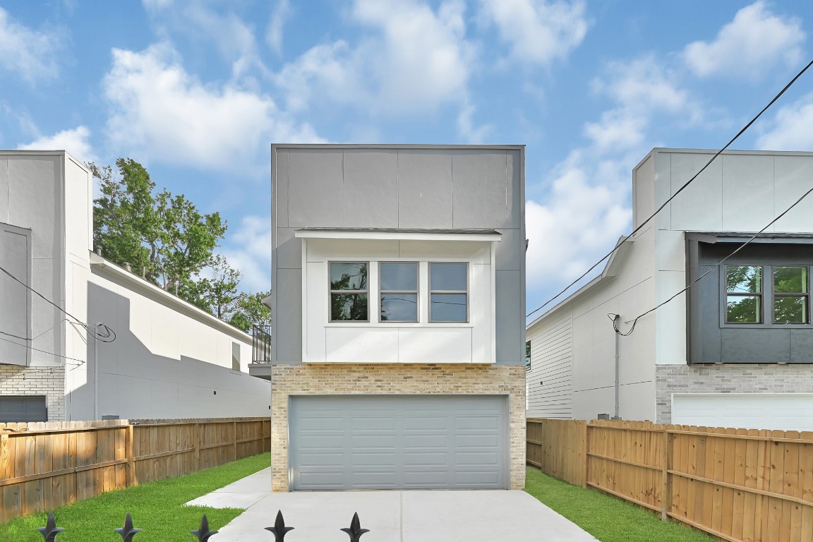 90 Burress Street, Unit B Houston, TX 77022 - Photo 2 of 31 a front view of a house with garage