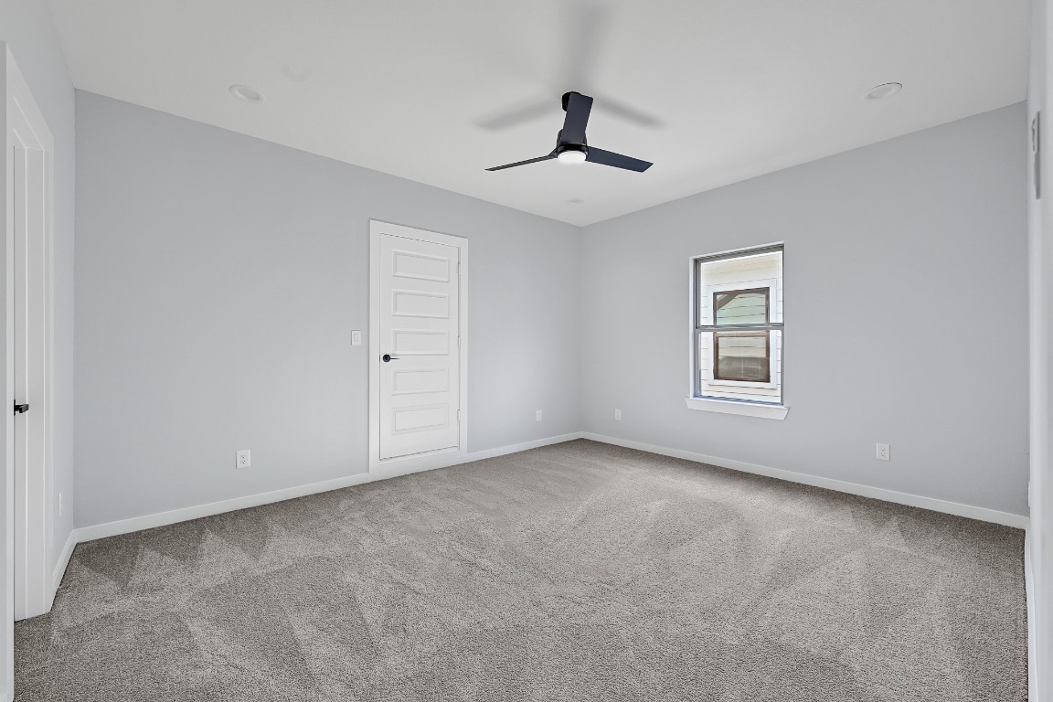 90 Burress Street, Unit B Houston, TX 77022 - Photo 24 of 31 a view of an empty room with a window