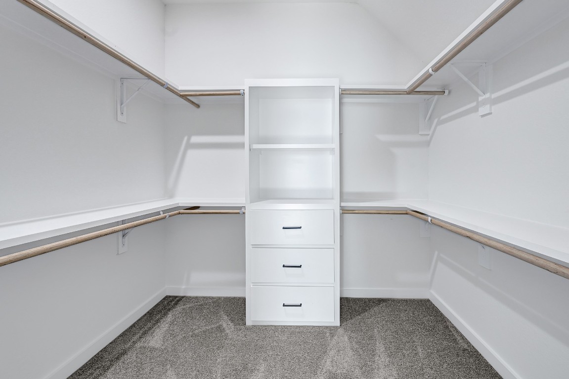 90 Burress Street, Unit B Houston, TX 77022 - Photo 25 of 31 a view of an empty walk in closet