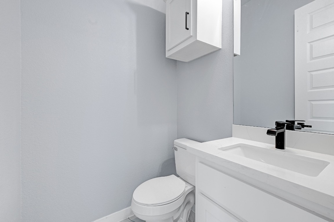 90 Burress Street, Unit B Houston, TX 77022 - Photo 6 of 31 a bathroom with a sink a toilet and mirror