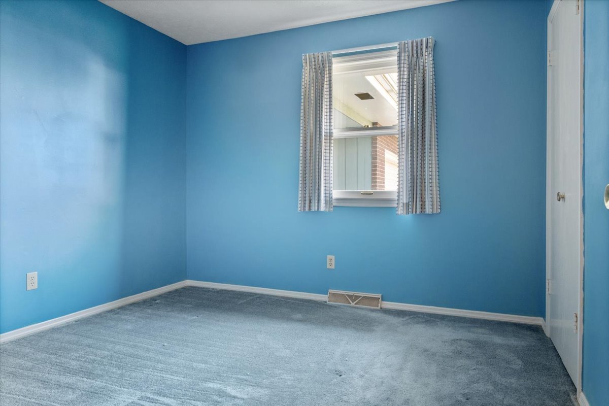 213 Concord Drive Normal, IL 61761 - Photo 16 of 21 an empty room with a window