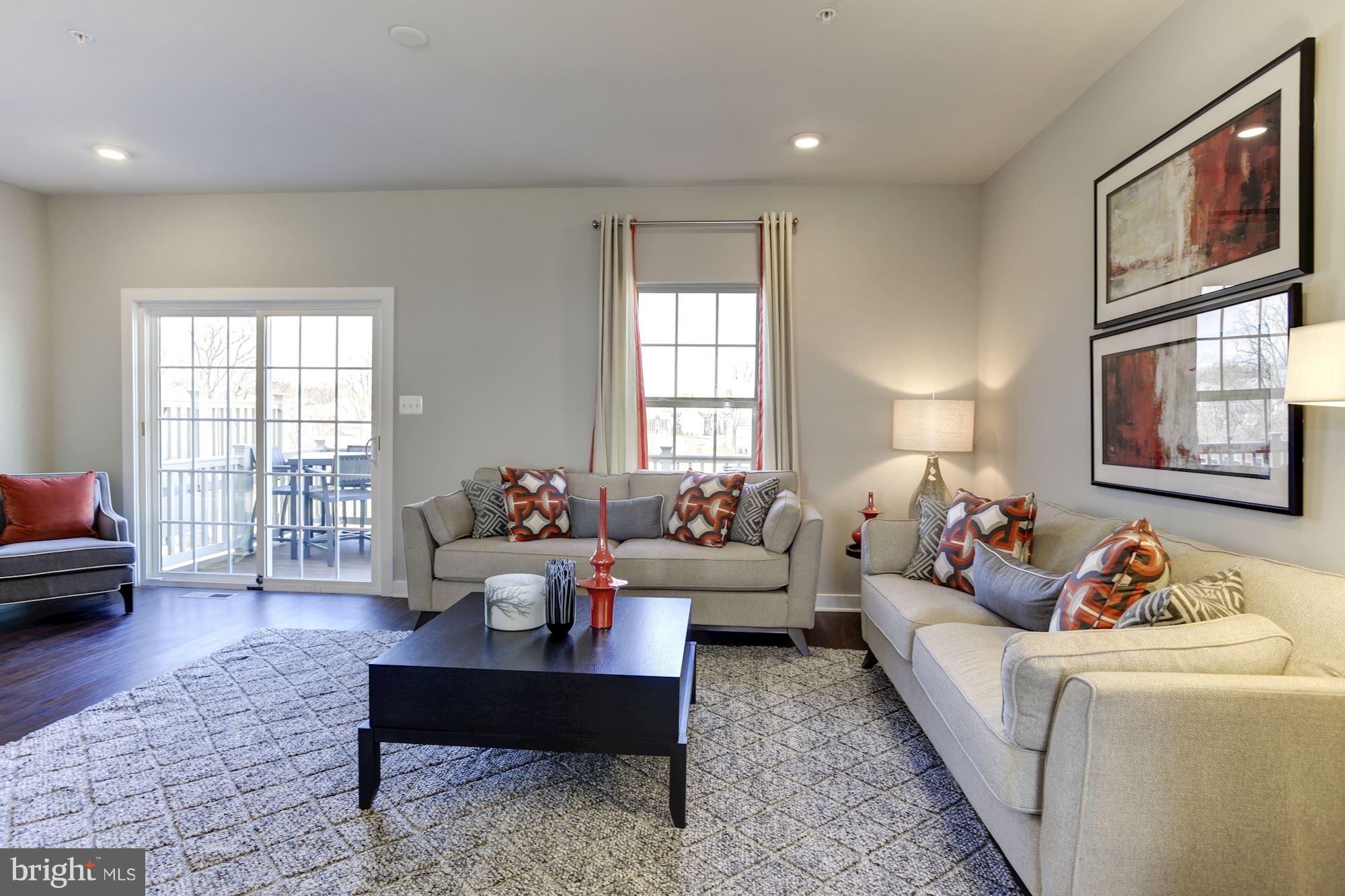 10502 Norbourne Farm Road, Unit E Upper Marlboro, MD 20772 - Photo 6 of 29 Living Room