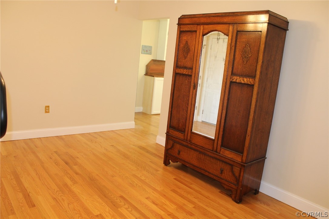 820 Modest Creek Road Victoria, VA 23974 - Photo 7 of 22 a view of front door with wooden floor